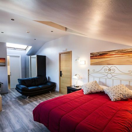 Hotel Ria De Bilbao Bagian luar foto