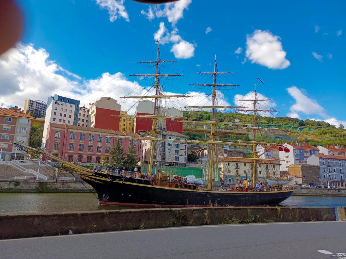 Hotel Ria De Bilbao Bagian luar foto