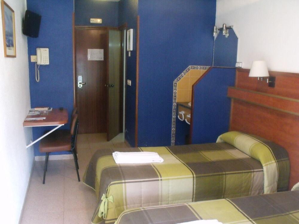 Hotel Ria De Bilbao Bagian luar foto