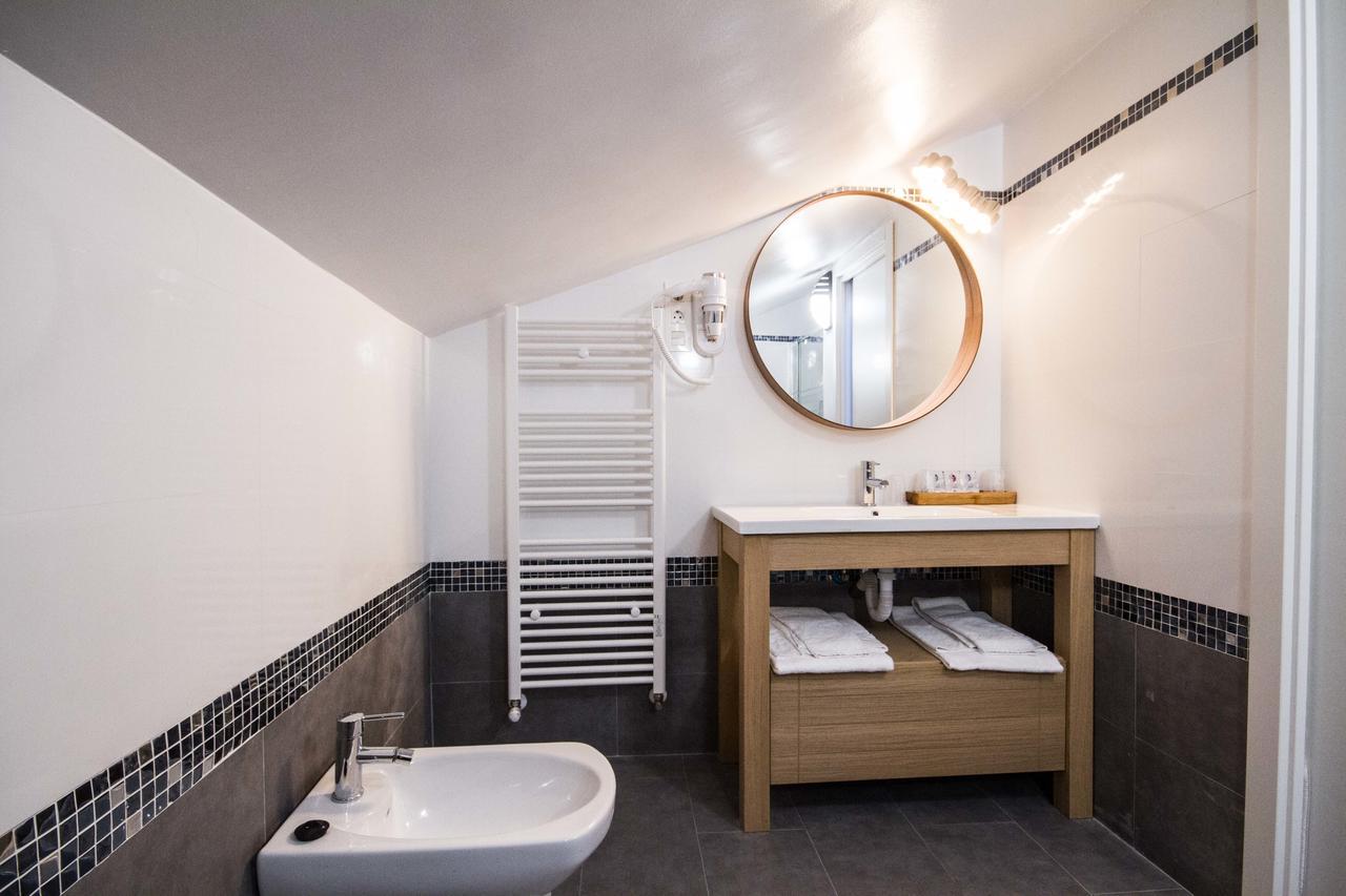 Hotel Ria De Bilbao Bagian luar foto