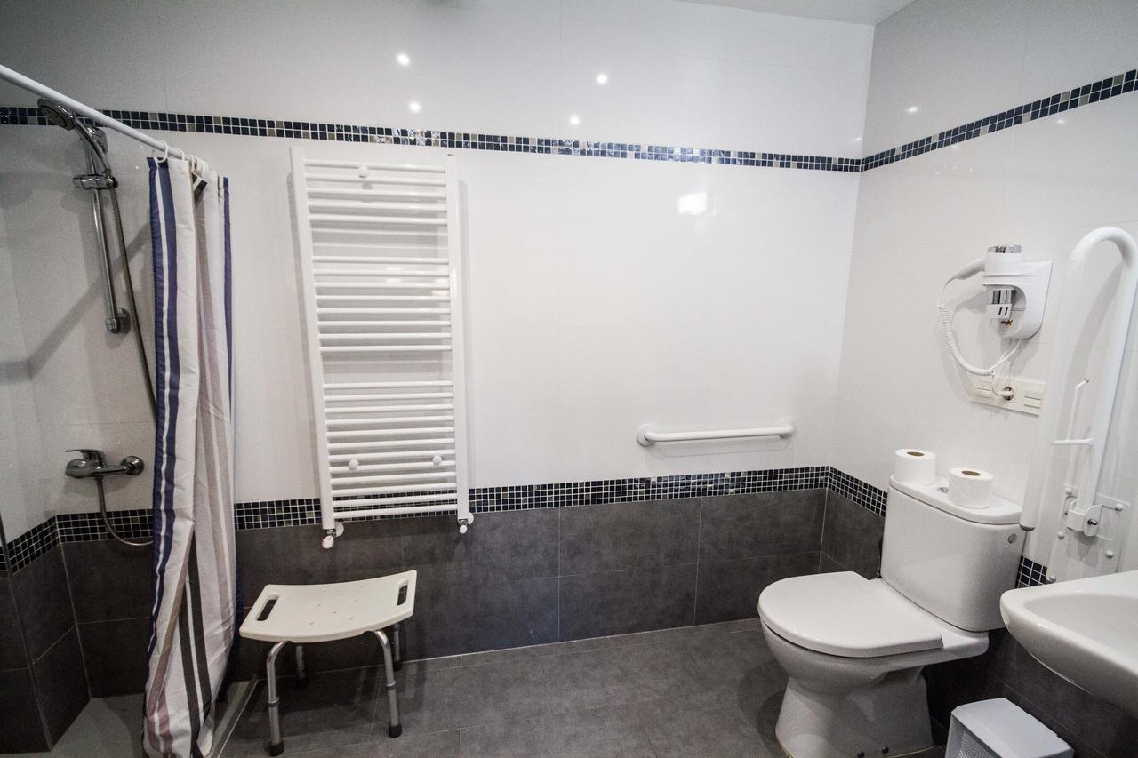 Hotel Ria De Bilbao Bagian luar foto