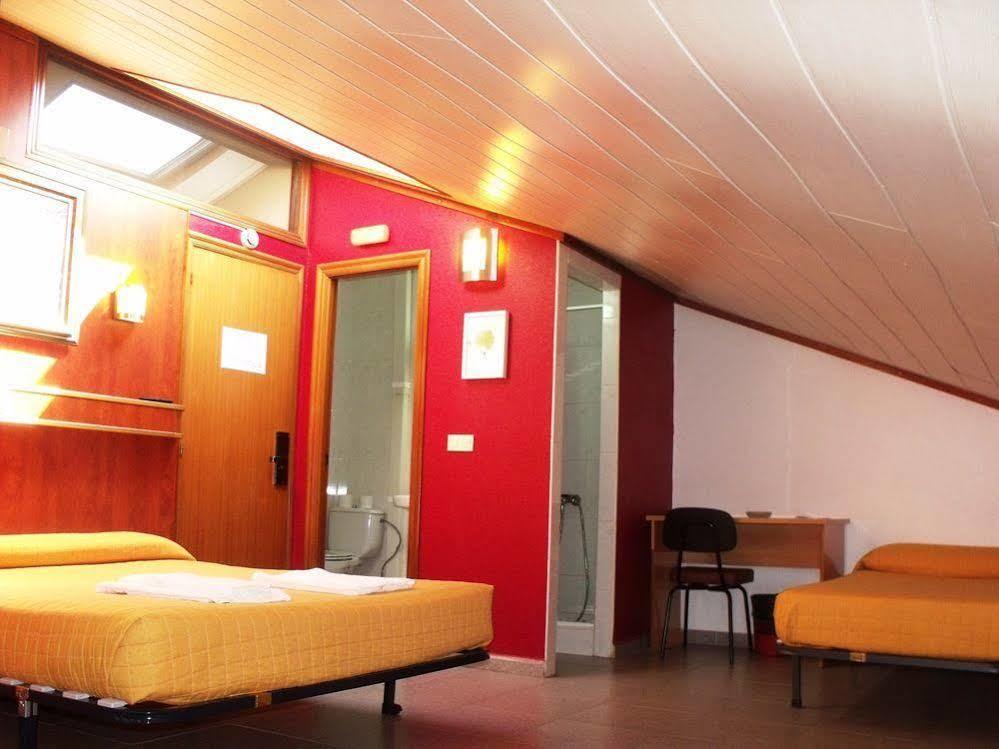 Hotel Ria De Bilbao Bagian luar foto