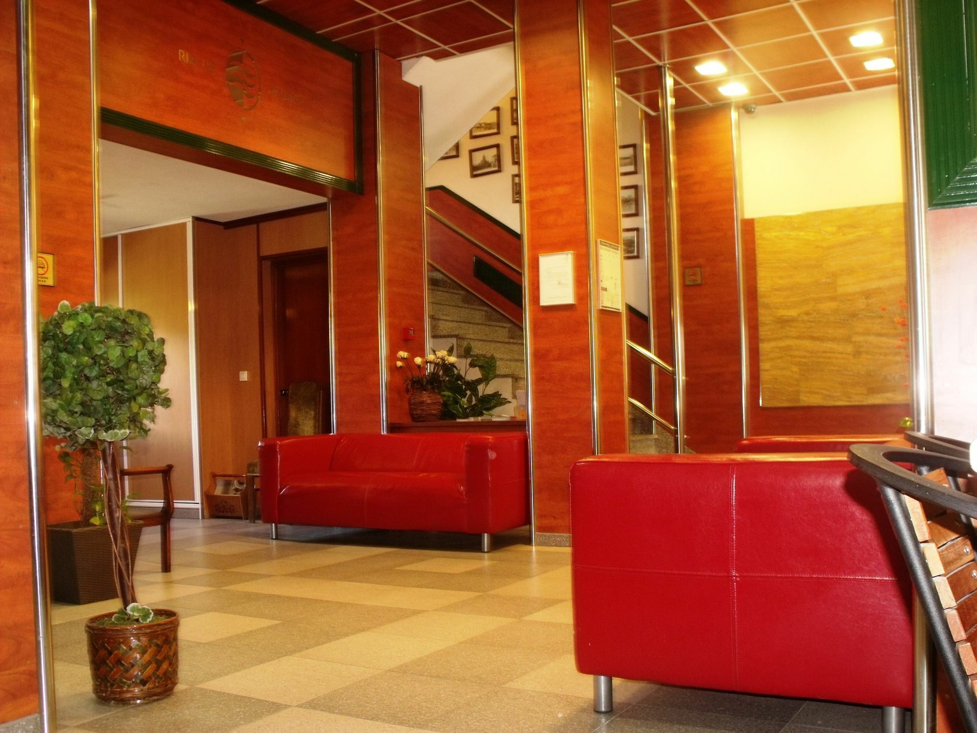Hotel Ria De Bilbao Bagian luar foto