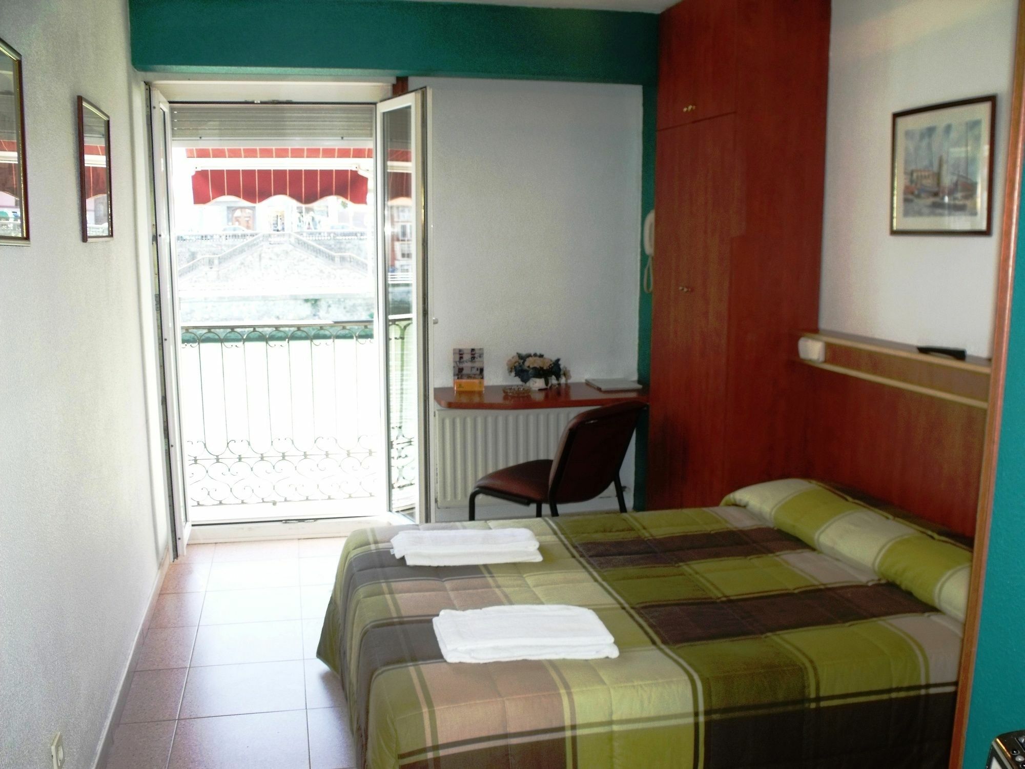 Hotel Ria De Bilbao Bagian luar foto