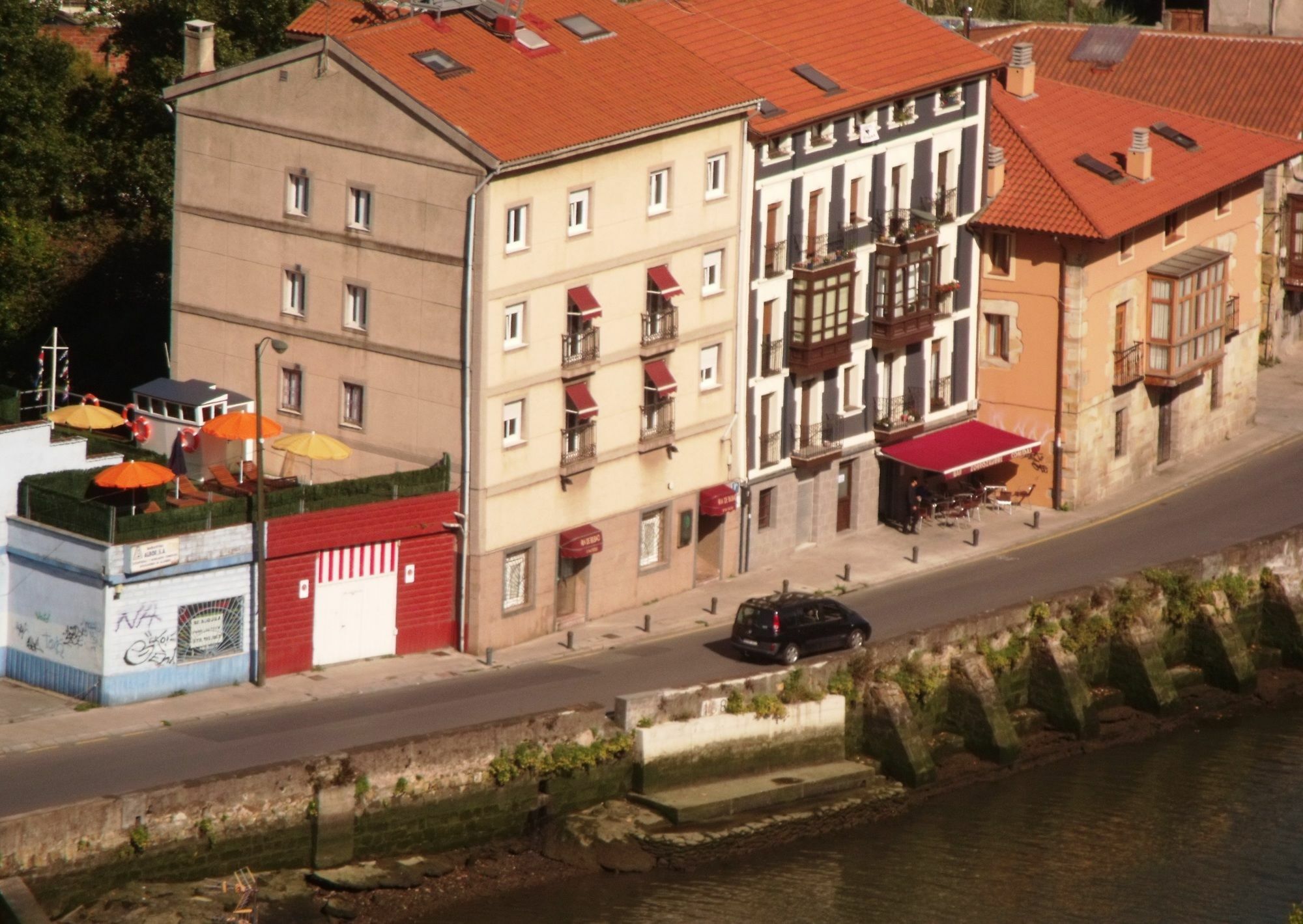 Hotel Ria De Bilbao Bagian luar foto